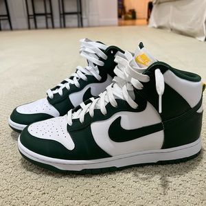 Nike Dunk High size 10.